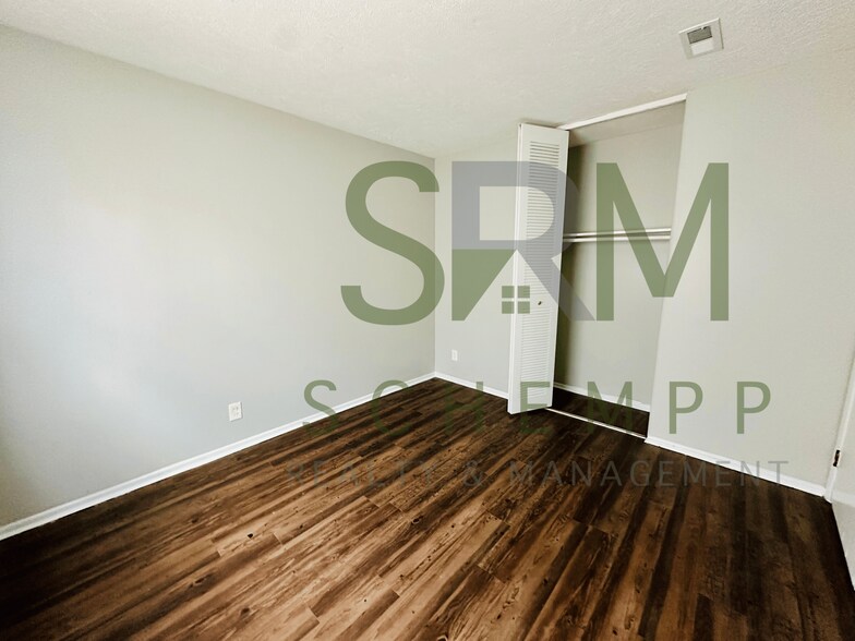 Building Photo - 5616 Lagoona Dr