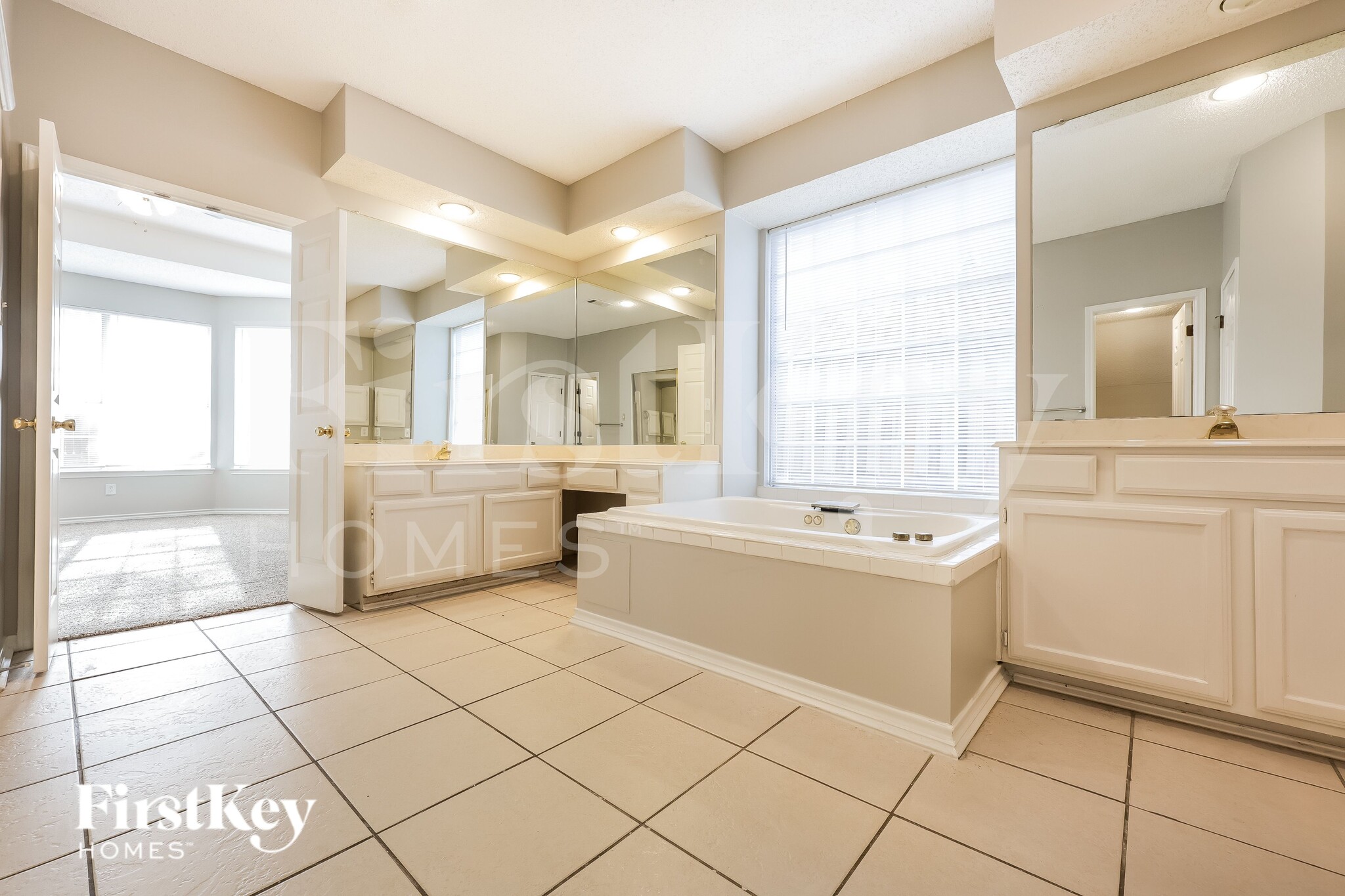 Building Photo - 8336 Mountainview Dr