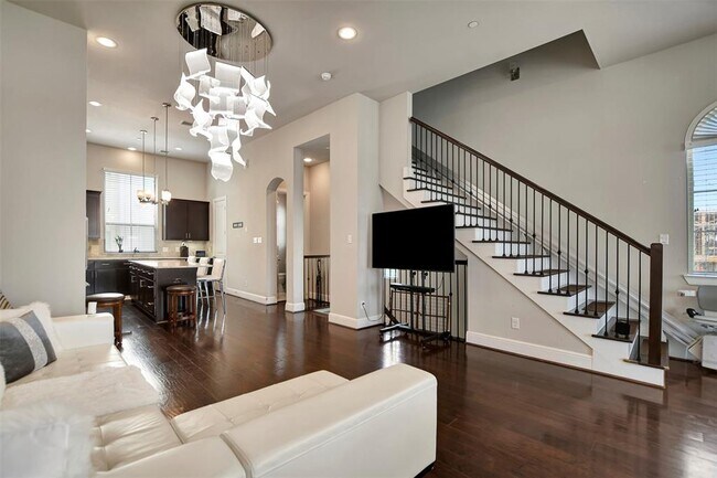 Building Photo - 4015 Lillian St