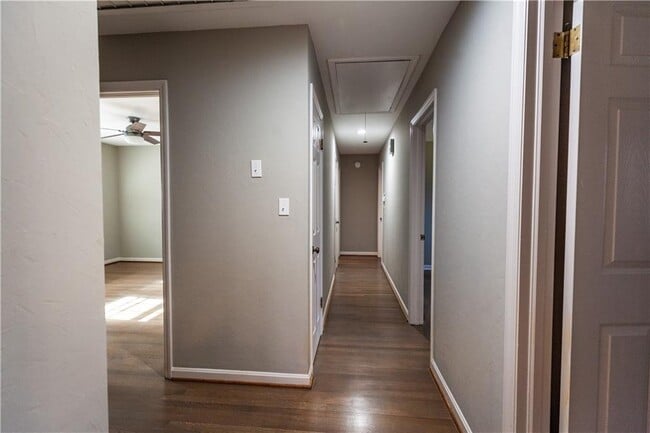 Building Photo - 2418 Sagamore Hills Dr