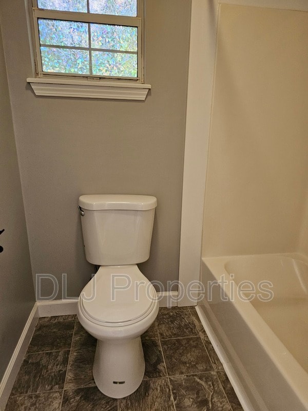 Building Photo - 546 Betty Lou Dr