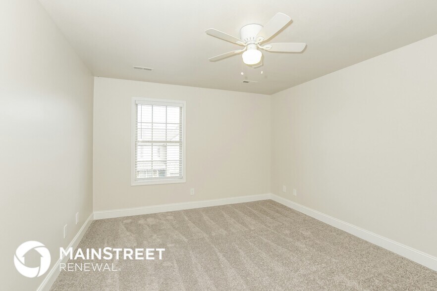 Building Photo - 7213 Deer Springs Way