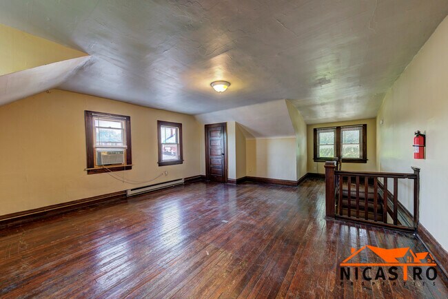 Building Photo - 1640 Indianola Ave