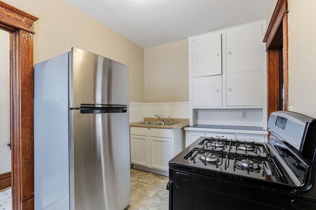 Building Photo - 977 Fremont Ave E