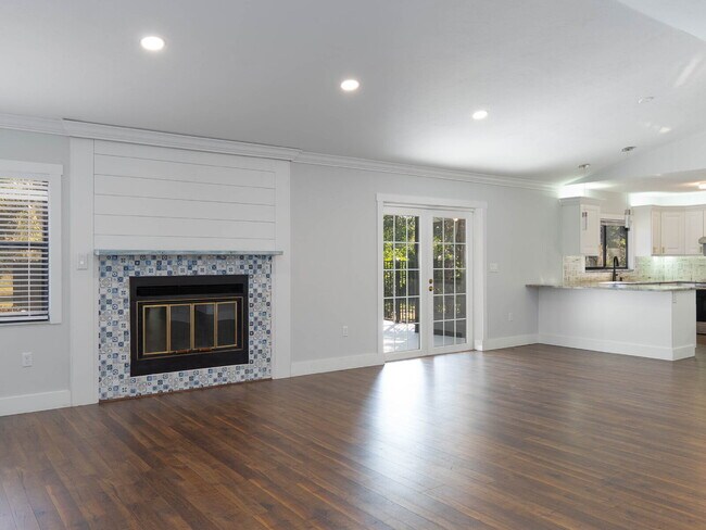 Building Photo - Country-Style Sarasota Living on a Full Acre - Pool Home with Oversized Workshop — Move-In Ready Now