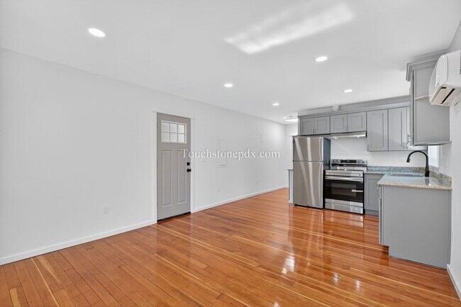 Building Photo - 4938 SE Foster Rd