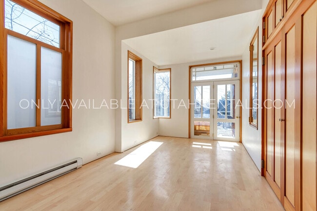 Building Photo - 1218 E 600 S