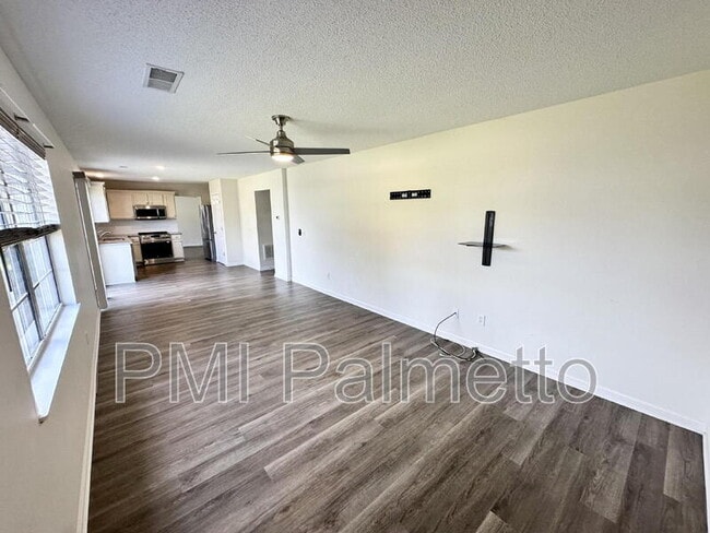 Building Photo - 227 Hardwood Dr