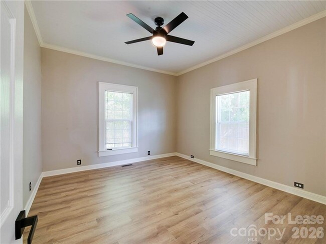 Building Photo - 1100 Pegram St