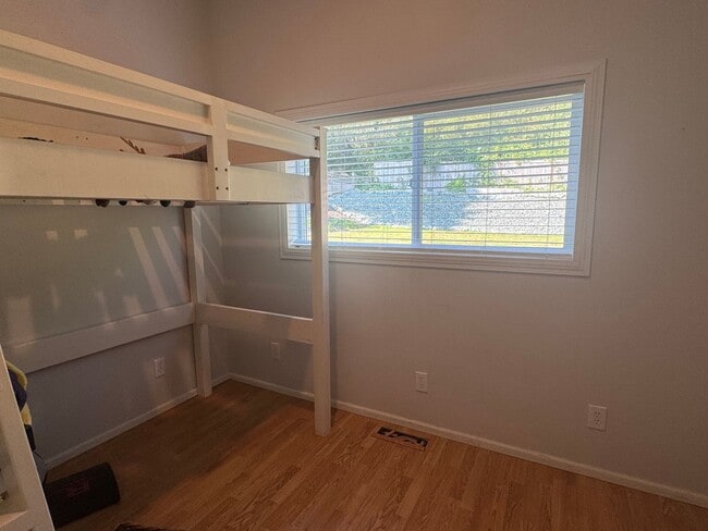 Building Photo - 3 Bed, 2 Bath in Anacortes WATER VIEW