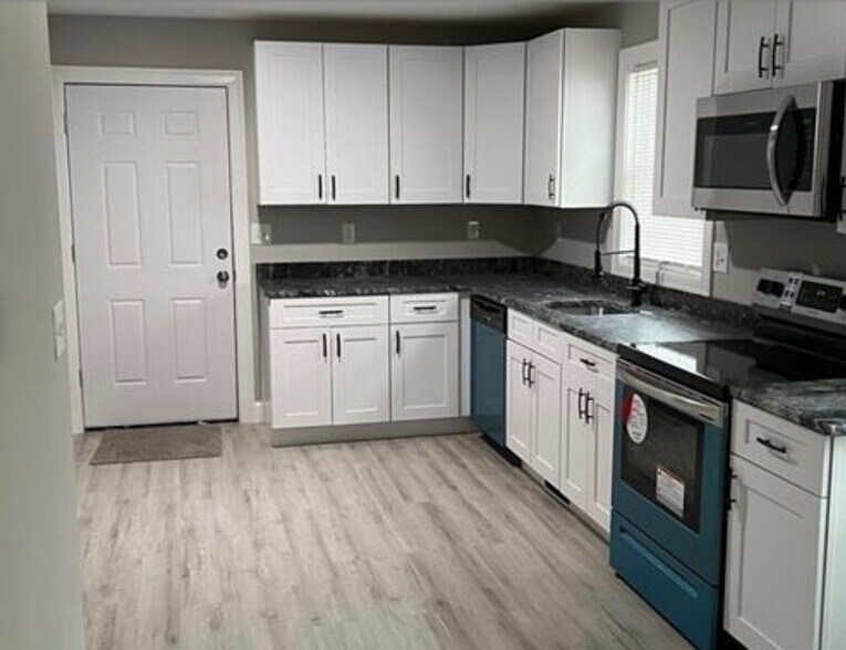 Building Photo - 25 Denison St