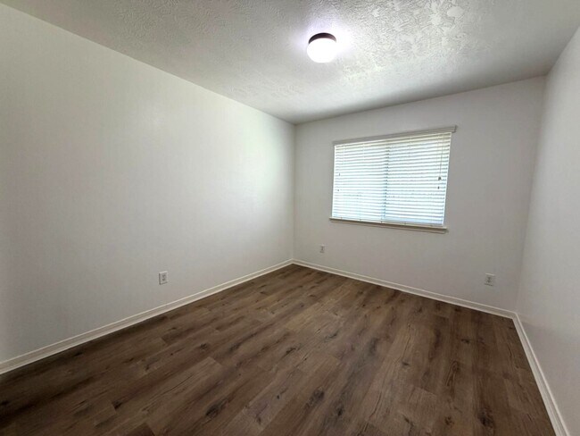 Building Photo - 24627 Cobble Canyon Ln