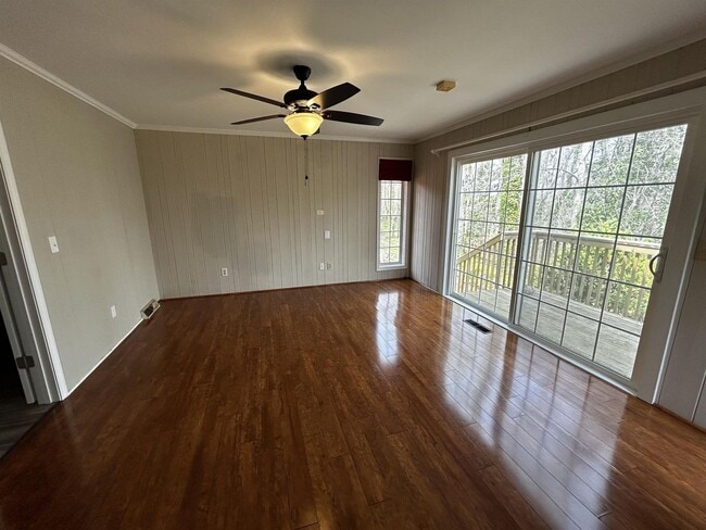 Building Photo - 101 E Lewis Rd