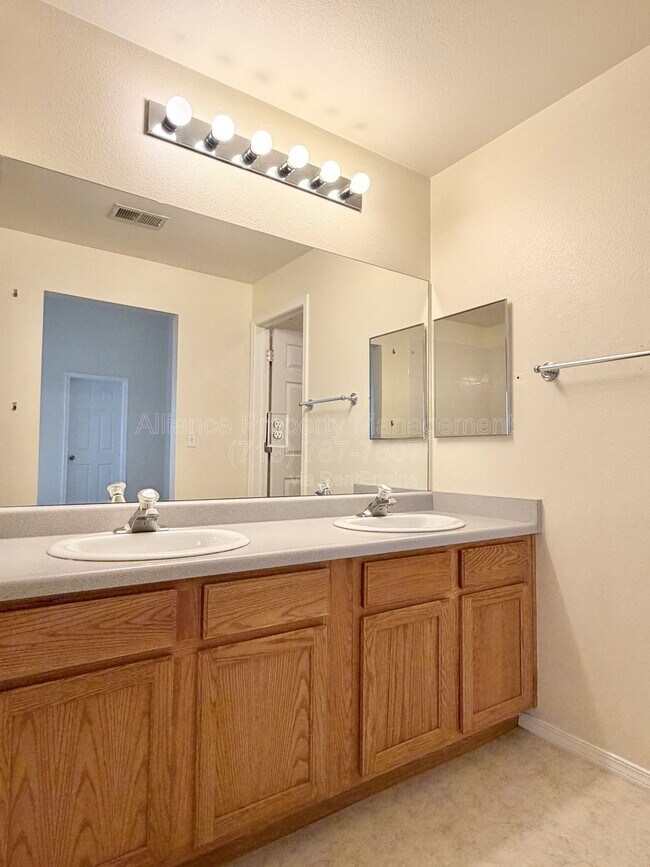 Building Photo - 3870 Strawberry Field Grove