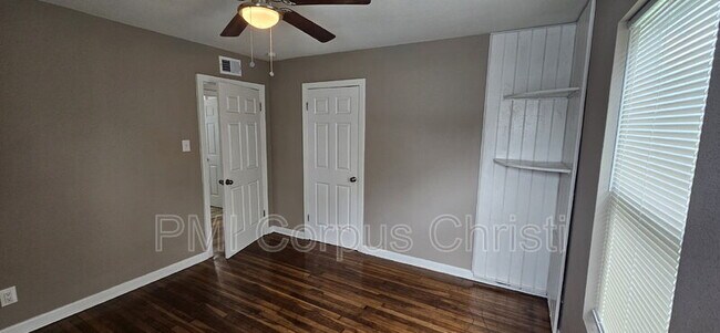 Building Photo - 638 Sharon Dr