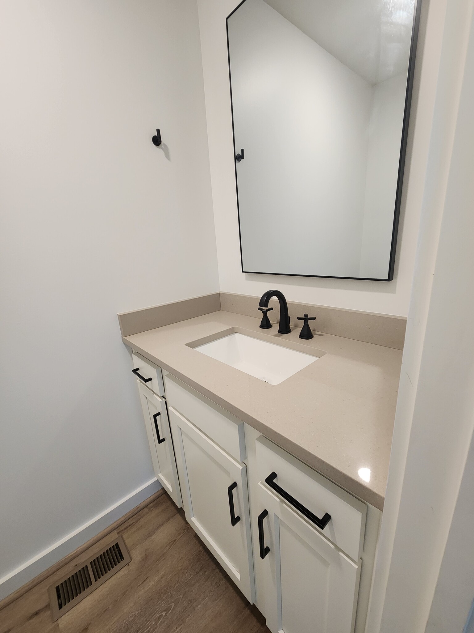 Building Photo - 1719 13th Ct S