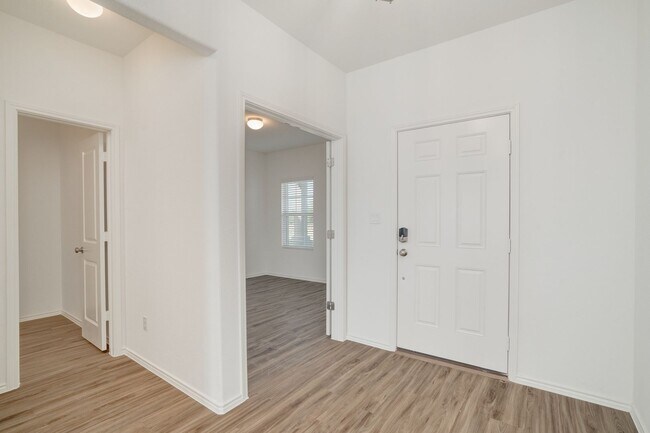 Building Photo - 704 Mallow Rd