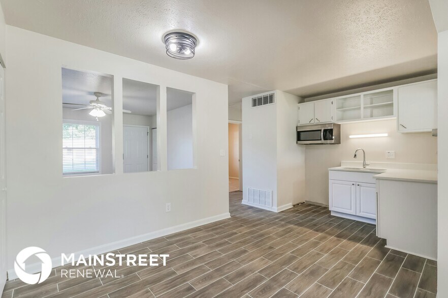 Building Photo - 10795 Millers Ln
