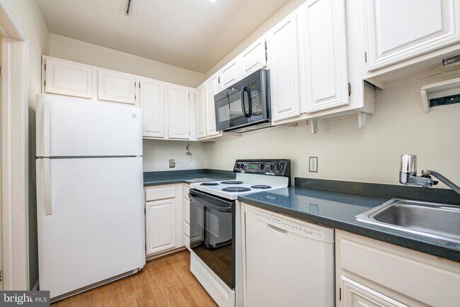 Building Photo - 1201 O St NW