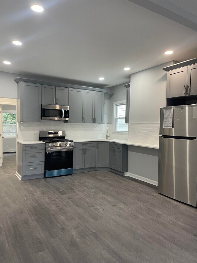 Building Photo - 54 Mt Prospect Ave