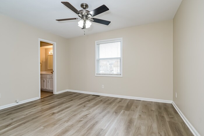 Building Photo - 706 Autumn Dr
