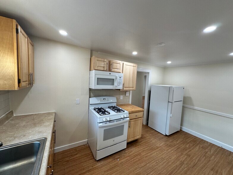 Building Photo - 5 Bishop Rd