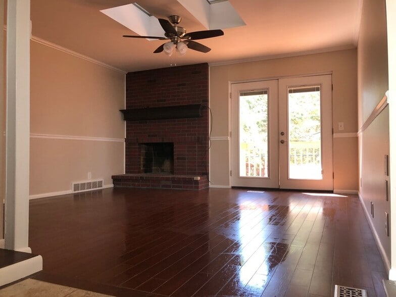 Building Photo - 8410 Kings Hill Dr