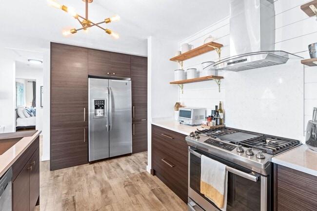 Building Photo - Fully Furnished 3-Bedroom, 1-Bath Modern B...