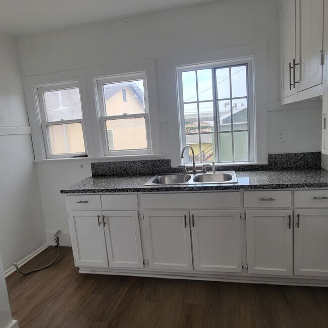 Building Photo - 331 W 49th St