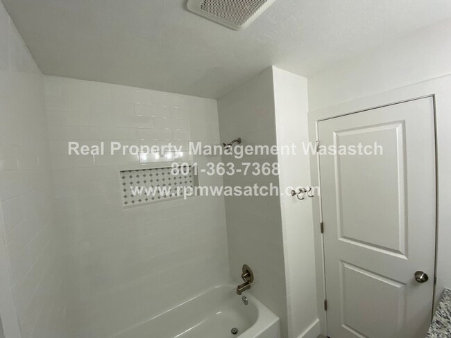 Building Photo - Check out this Beautiful 4 bedroom 2 Bathroom Home in West Valley Ut!!