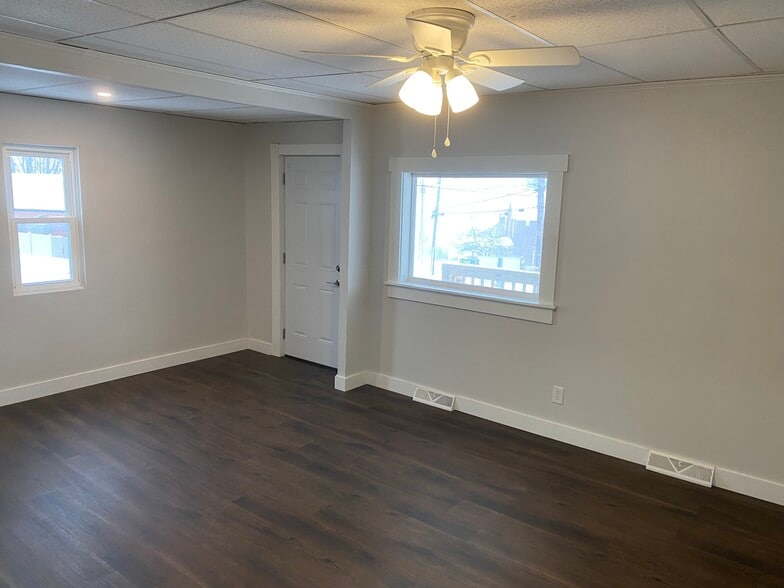 Building Photo - 340 N Park St