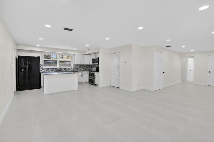 Building Photo - 2630 SW 49th Ct