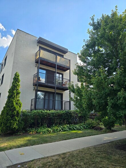 Building Photo - 1711 W Jarvis Ave