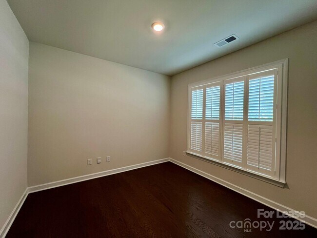 Building Photo - 25017 Westwick Ln
