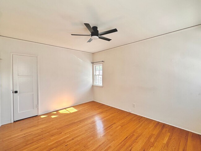 Building Photo - 337 N Gardner St