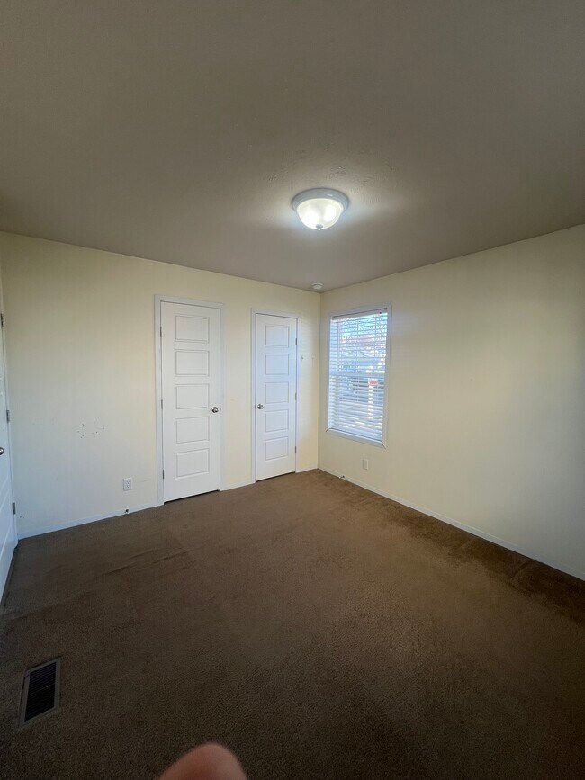 Building Photo - 934 9th St