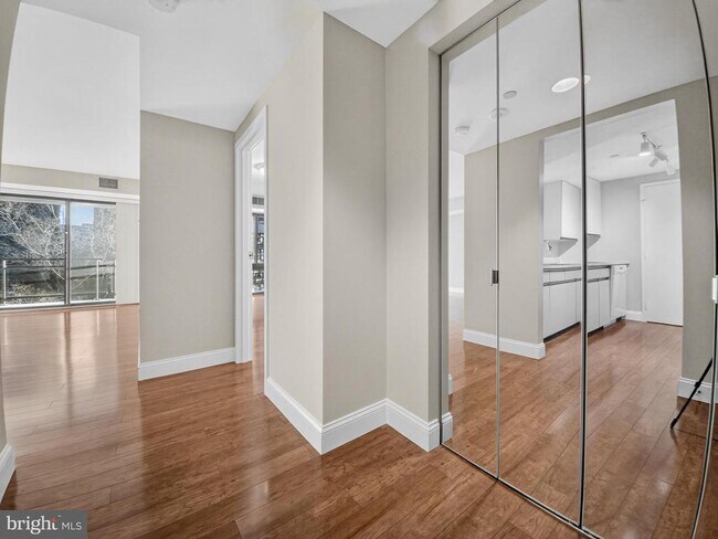 Building Photo - 1530 Key Blvd