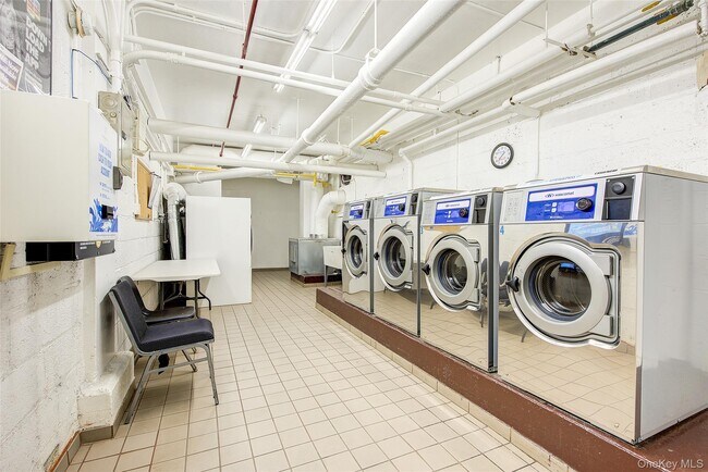 Building Photo - 98-10-9864 64th Ave