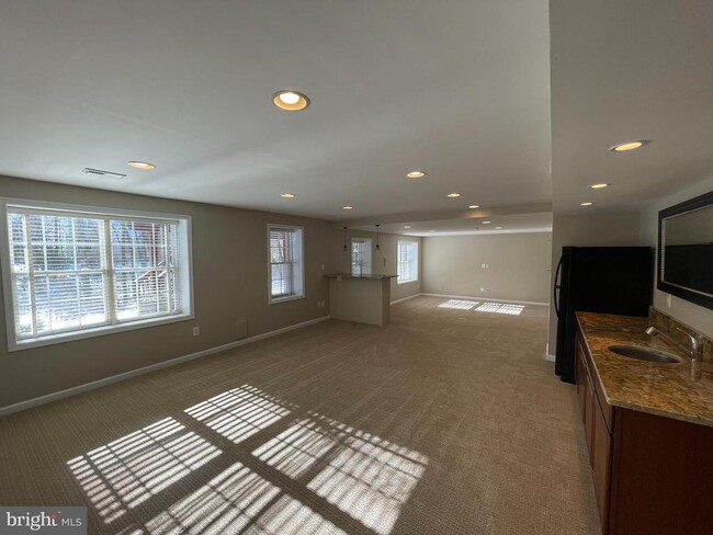 Building Photo - 21330 Meadow Field Ct