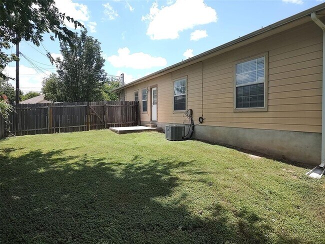 Building Photo - 2206 S Bagdad Rd