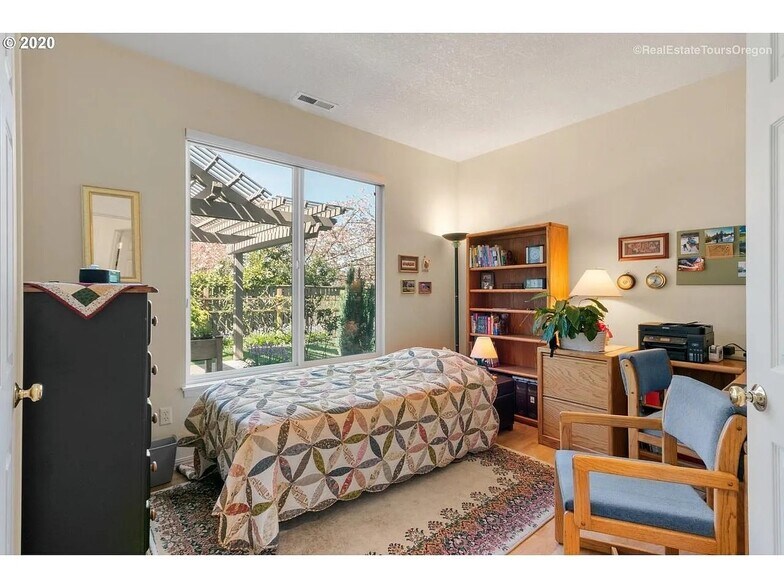 Building Photo - 6513 NE Copper Beech Dr