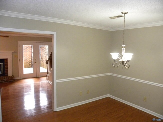 Building Photo - 102 W Lake Cir