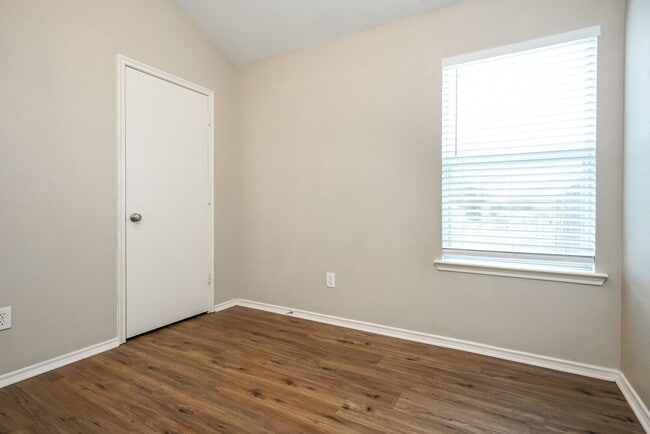 Building Photo - 6552 Manitoba St