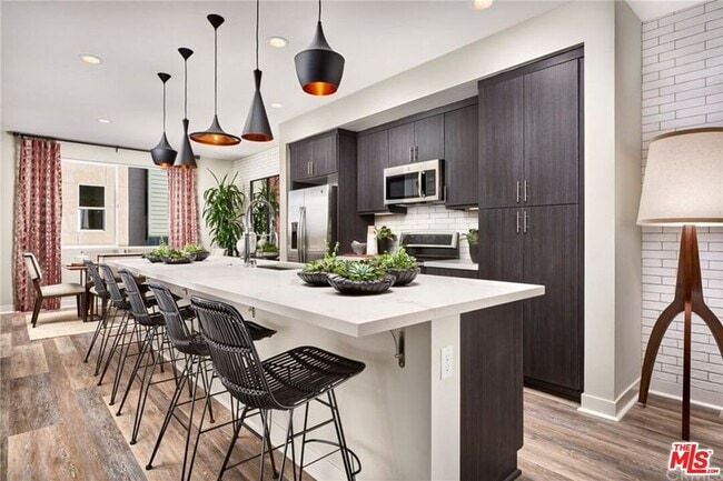 Building Photo - 22214 Poppy Ct