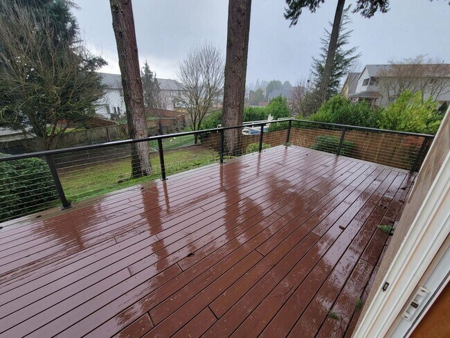 Building Photo - *1/2 OFF 1ST MONTH'S RENT* Large 3 Bed 2.5Ba Vancouver Beauty W/ Gas Fireplace, Dog Run, Fenced Y...