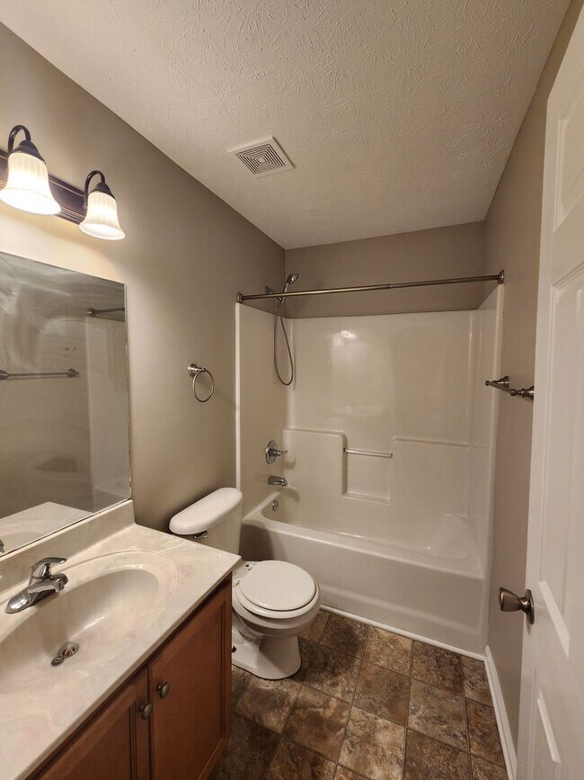 Building Photo - 4 Bedroom 3 Full Bath + Bonus Room