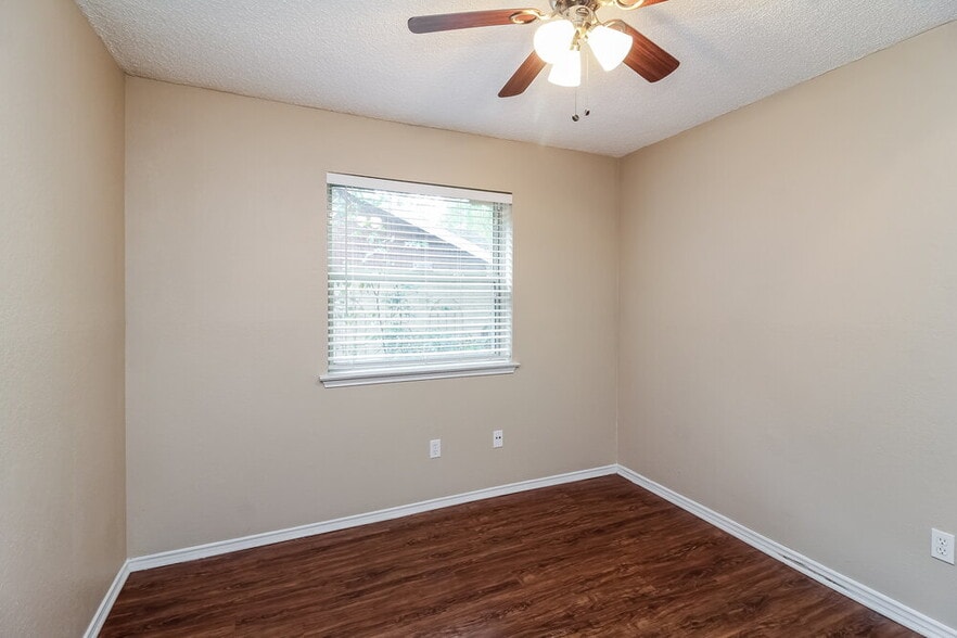 Building Photo - 405 Lemon Dr