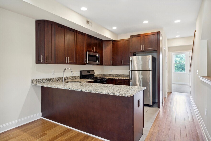 Building Photo - 1832 W Montgomery Ave