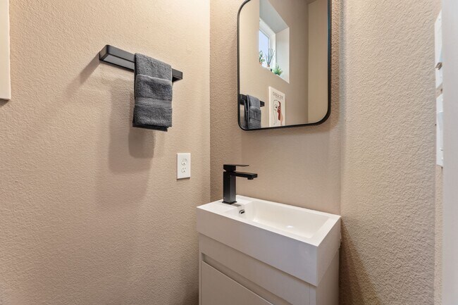 Building Photo - 515 Altic St