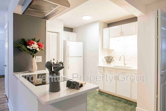 Building Photo - 14 Lieutenant St